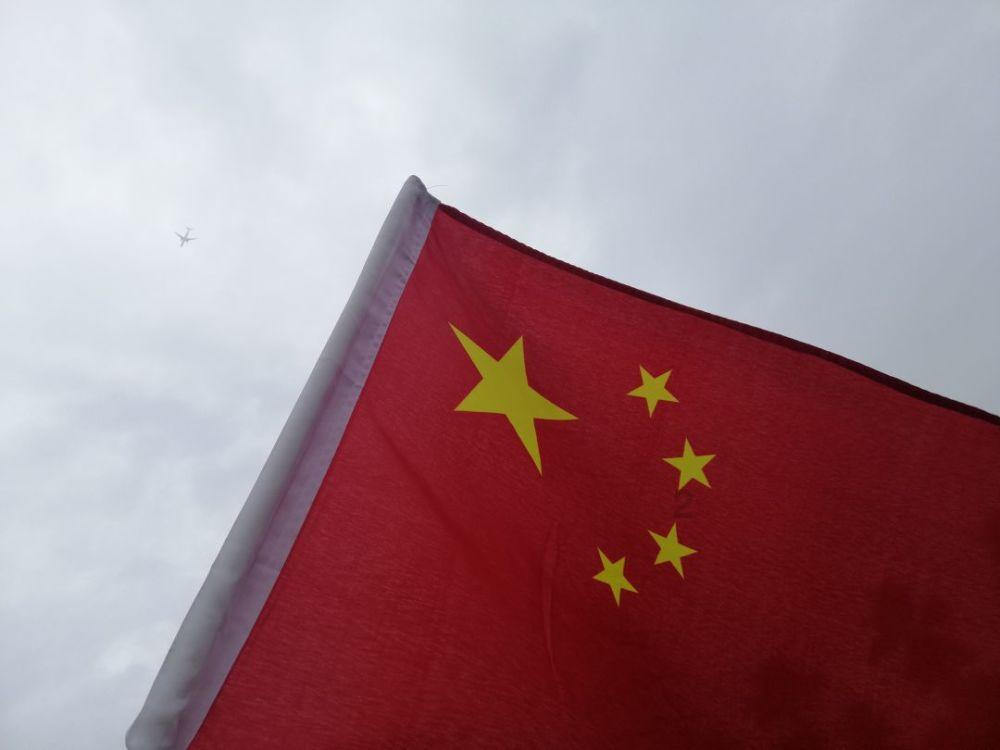 儿子结婚时父亲放声高歌。女儿结婚时父亲泪流满面：两场婚礼相隔仅9天