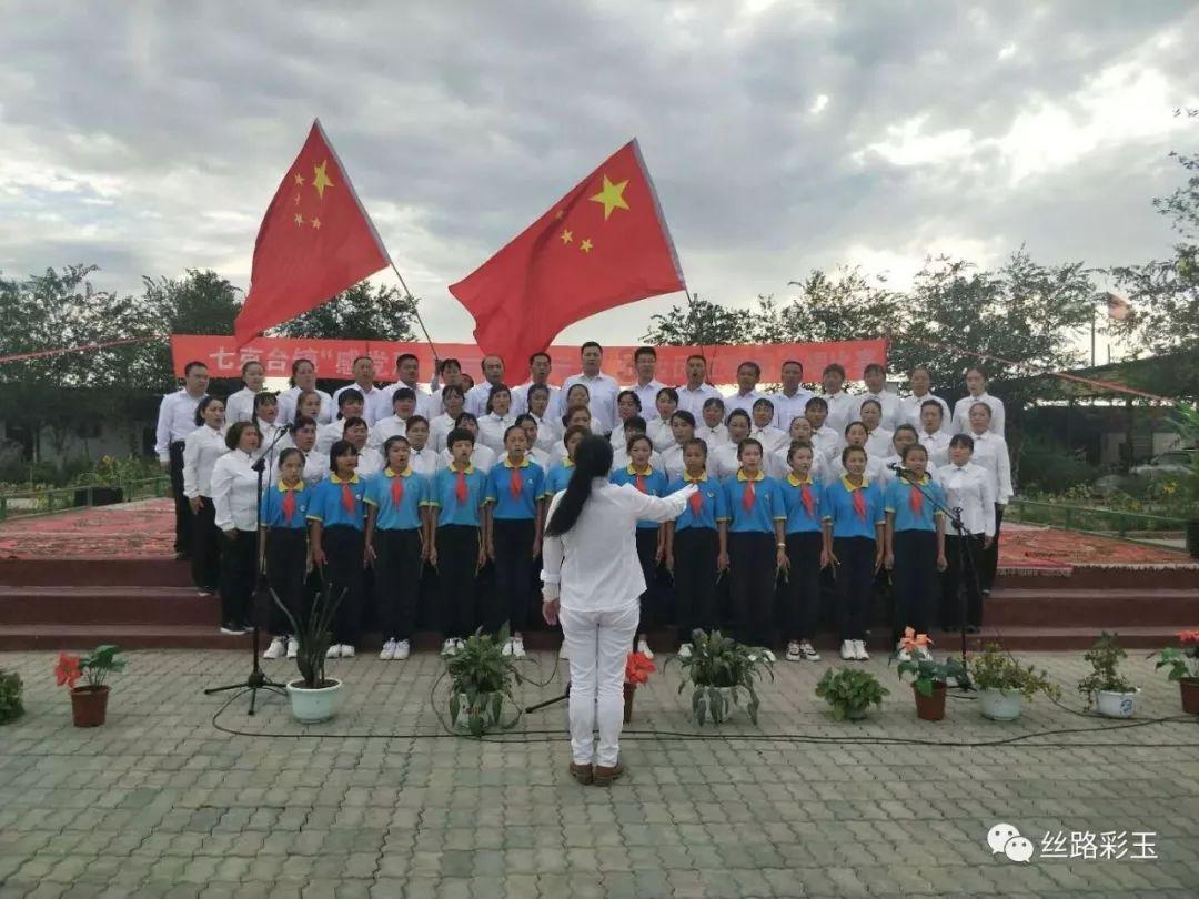 “向上社交”只是必备生存技能